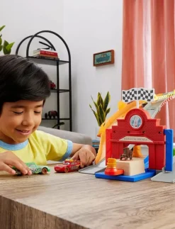 Cars 1:55 Playsets & Haulers CARS FALL 2025 MEDIA DRIVER PLAYSET - Bilbanor