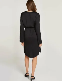 HAMMERED SATIN V NECK DRESS - Korta klänningar